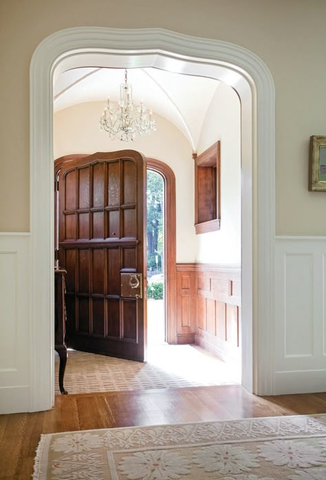 Creating a Period Entryway. Regardless of its traditional style, the front door, the signature of the home’s architecture, is designed to make a grand entrance. Living Room Traditional Southern, Tudor Decor, Traditional Decor Southern, Traditional Front Doors, Tudor Style Homes, Tudor House, Front Door Design, Kew Gardens, Grand Entrance