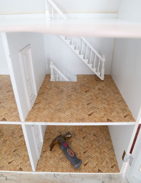 DIY herringbone dollhouse flooring Dollhouse Flooring Diy, Dollhouse Furniture Plans, Victorian Dollhouse Miniatures, Dollhouse Plans, Dollhouse Flooring, Dollhouse Makeover, Doll House Flooring, Ikea Dollhouse, Dollhouse Bookcase