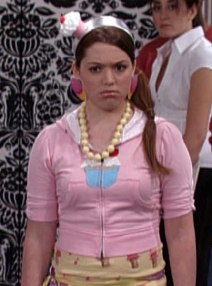 Harper Wizards Of Waverly Place, Wizards Of Waverly Place Outfits, 2000s Disney Channel Aesthetic, Harper Finkle, Disney Channel Aesthetic, Throwback Outfits, Outfits Pastel, Wizards Of Waverly, Fashion 2000s