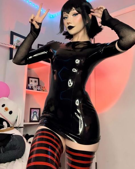 🖤Lena Foxx🖤 on Instagram: "Zingggg <3 Latex Mavis 🖤" Lena Kitsune, A Woman, On Instagram, Instagram