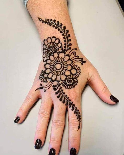 Henna Designs Kids, Inspo Henna, Mehendi Style, Ring Mehndi Design, Mehandi Tattoo, Henne Tattoo, Cute Henna Designs, Cone Design, Henna Tattoo Hand