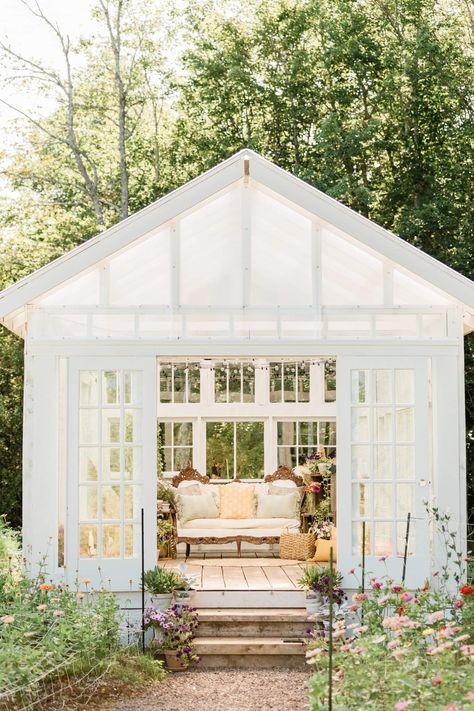 Diy Greenhouse Photography Studio, Hamptons Style Garden, Studio Greenhouse, Urban Greenhouse, She Shed Greenhouse, Greenhouse Studio, Beautiful Mansions, Cottage Garden Sheds, Outdoor Tree Lighting