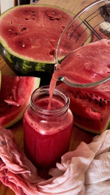 ☾ Jess ☾ on Instagram: "Mmm tastes like summer! Also the watermelon was too big to fit in my fridge so I had to juice half of it…🍉 #watermelon #summer #juice #homejuice" Juice Aesthetic, Watermelon Festival, Summer Juice, Watermelon Summer, Watermelon Ice, Watermelon Juice, Breakfast At Tiffanys, Food Staples, Food Guide