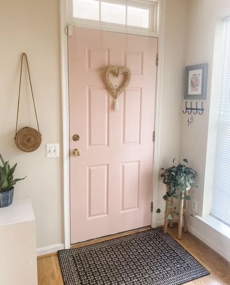 Pale Pink Door, Diy Paint Front Door, Outside Apartment Decor, Pink Interior Door, Pink Doors Interior, Paint Interior Front Door, Painted Front Door Interior, Apartment Door Decor Entrance, Interior Front Door Colors