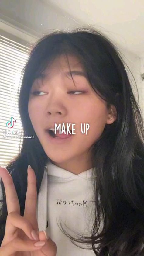 Natural Glowy Makeup, Makeup Tut, Cute Makeup Looks, Asian Eye Makeup, Glowing Makeup, Makeup Makeover, Glowy Makeup, Grunge Makeup, Makeup Items