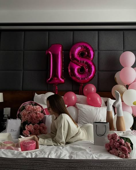 Happy 18th Birthday Quotes, Birthday Candle Photography, 18th Birthday Party Themes, 20th Birthday Party, Cute Birthday Pictures, Birthday Ideas For Her, 21st Birthday Photoshoot, Birthday Babe, Cute Birthday Ideas