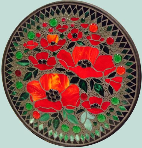 Poppy Mosaic, Flanders Poppy, Exterior Wall Art, Painted Tables, Mosaics Art, Mosaic Stepping Stones, Mosaic Table Top, Mosaic Art Projects, Glass Diy