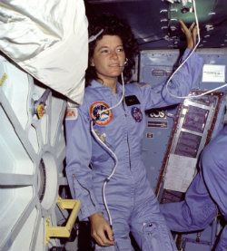 Space Shuttle Challenger, Sally Ride, Astronaut Suit, Nasa Astronauts, The First Americans, Space Program, American Woman, Great Women, Space Shuttle