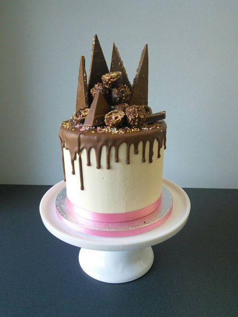 Ferrero Rocher, toblerone chocolate drip cake with Nutella filing Toblerone Birthday Cake, Toblerone Cupcakes, No Bake Toblerone Cheesecake, Toblerone Cheesecake No Bake, Toblerone Brownies, Toblerone Cake, Toblerone Chocolate, Chocolate Drip Cake, Chocolate Drip