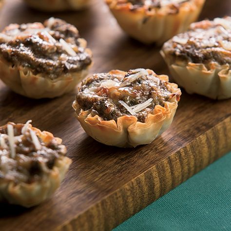 Bursting with fresh herbs and creamy gruyere cheese, these bite-sized mushroom tarts are full of flavor. Mushroom Tarts, Mushroom Tart, Mushroom Appetizers, Carrot Vegetable, Phyllo Cups, Tarts Recipe, Phyllo Dough, Tart Recipes, Appetizer Dips