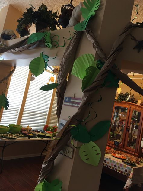 Rainforest Display, Rainforest Classroom, Role Play Areas, Display Boards, Classroom Display, Library Ideas, Classroom Displays, Display Board, Role Play