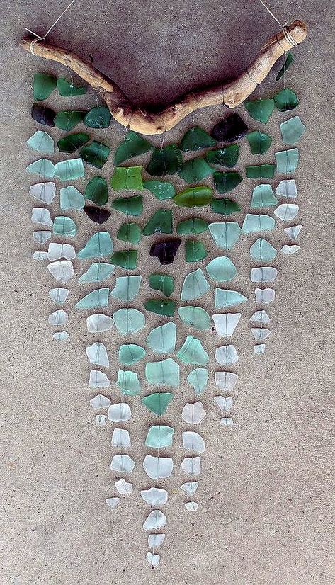 Sea Glass Projects, Takken Decor, Driftwood Mobile, Driftwood Diy, Driftwood Art Diy, Stones Garden, Art Coquillage, Driftwood Projects, Diy Wind Chimes