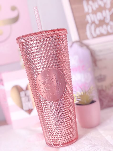 Pink Starbucks Cup, Copo Starbucks, Starbucks Bottles, Starbucks Cup Art, Starbucks Tumbler Cup, Trendy Water Bottles, Custom Starbucks Cup, Starbucks Drinks Recipes, Pink Cups