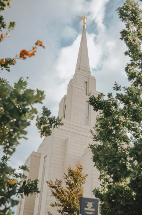 Sister Missionary Pictures, Lds Pictures, Lds Temple Pictures, Utah Temples, Temple Pictures, Pictures Of Christ, Lds Art, Jesus Christ Art, Lds Church