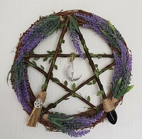 Occult Decor, Wiccan Crafts, Pagan Wedding, Wiccan Decor, Pagan Crafts, Moon Crafts, Witches Altar, Pagan Art, Dekor Diy