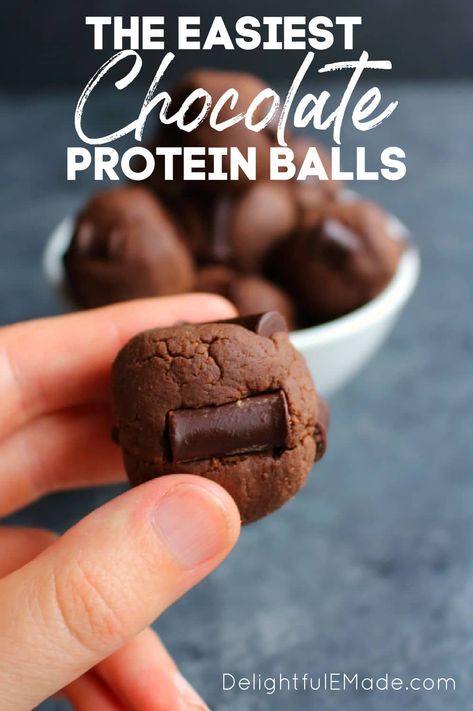 Chocolate Chip Protein Balls, Chocolate Protein Bites, High Protein Snack Recipes, Protein Bites Recipe, Protein Balls Recipe, Chocolate Protein Balls, Baking With Protein Powder, Protein Balls Recipes, Chocolate Bites