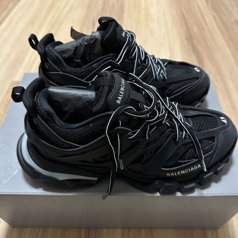 Size 10 - Balenciaga Track LED Low Black Balenciaga Track Outfit, Black Balenciaga Sneakers, Braids Edges, Balenciaga Track Black, Tenis Balenciaga, Balenciaga Tracks, Cargo Fashion, Track Outfits, Balenciaga Track 2