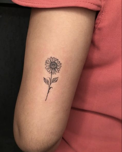 Sunflower And Daisy Tattoos, Sunflower Tattoo On Arm, Sunflower Tattoo On Hand, Sunflower Tattoo Minimalist, Sunflower Tattoo Matching, Sunflower Tattoo Back Of Arm, Tattoo Back Of Leg, Sunflower Tattoo Wrist, Sunflower Infinity Tattoo