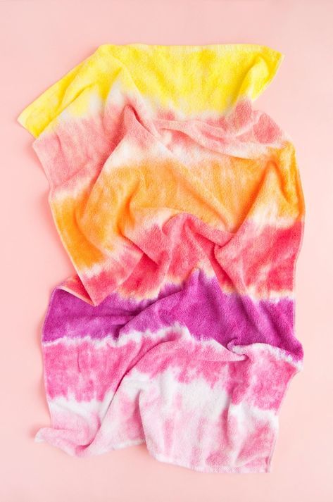 Diy Tie Dye Towels, Dye Projects, Ty Dye, Tie Dye Party, Tie Dye Kit, Diy Towels, Tie Dye Crafts, Pink Dye, Handmade Charlotte