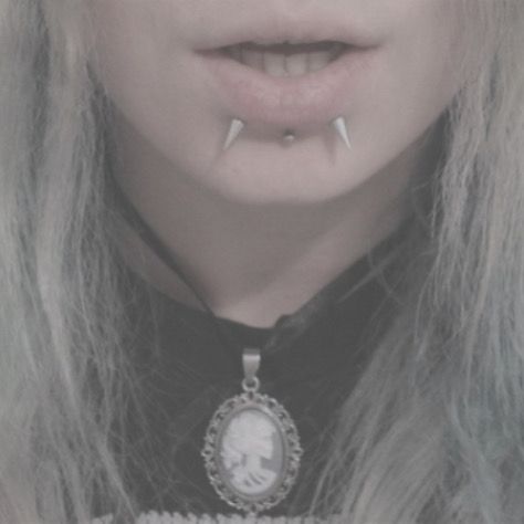 ((not mine!!)) Snake Fangs Piercing, Fangs Piercing, Snake Fangs, Long Snake, Wishlist 2024, Not Mine, Piercings, Nose Ring