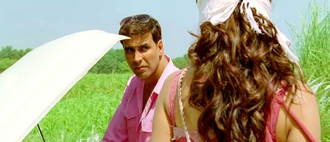 Namaste London, Namastey London, Akshay Kumar, Katrina Kaif, Namaste, Lei Necklace, Crown Jewelry, London