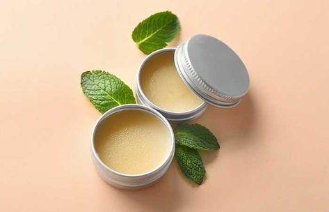 DIY Peppermint Oil Lip Balm Diy Aloe Vera Gel, Drawing Salve, Homemade Lip Balm Recipe, Lip Balm Recipe, Diy Lip Balm Recipes, Balm Recipe, Salve Recipes, Herbal Salves, Lip Balm Recipes