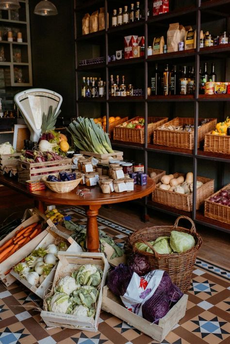 Farm Grocery Store, French Grocery Store, Farm Cafe Design, Wine Shop Design, Farm Shop Ideas, Farm Store Ideas, Deli Design, Deli Ideas, Deli Shop