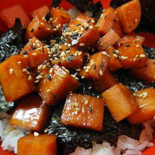 Miss Mochi's Adventures: Lazy Spam Donburi Musubi In A Bowl, Musubi Spam, Japanese Sushi Rice, Spam Musubi Recipe, Hawaiian Cuisine, Ono Kine Recipes, Musubi Recipe, Japanese Omelette, Spam Recipes