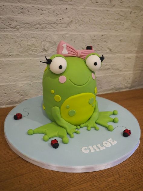 Frog Cake First Birthday Frog Theme, Frog Themed Cake, 1st Birthday Themes Girl, Birthday Frog, Hummingbird Bakery, Frog Cake, Frog Theme, 1st Birthday Themes, White Chocolate Ganache