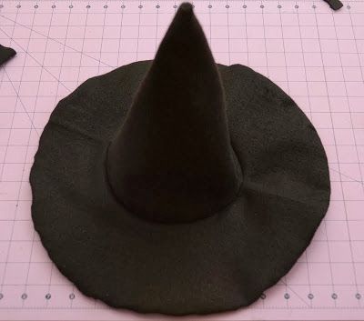 Diy Felt Witch Hat, Witch Hat Ideas, Diy Witch Hat, To Be A Witch, Victorian Witch, Felt Witch, Felt Witch Hat, Diy Witch, Harry Potter Christmas Tree