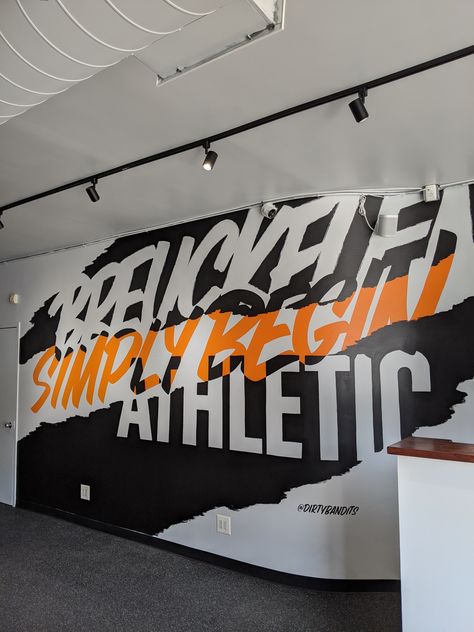 Gym Mural, Artist Lettering, Nyc Murals, Mural Hand Painted, Wall Graphics Design, Instagram Mural, Hand Painted Mural, Street Art Painting, Gym Design Interior