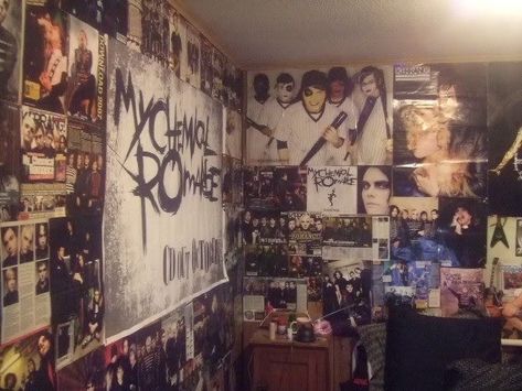 My Chemical Romance Room Ideas, 2000s Emo Bedroom Aesthetic, Emo Scene 2000s Room, Mcr Room Decor, Scene Bedroom Emo, Emo Room Inspo 2000s, 2000s Emo Bedroom, Mcr Bedroom, Emo Room 2000s