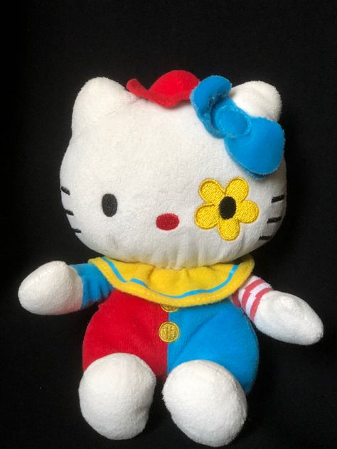 Sanrio Clown, Clown Hello Kitty, Gir Plush, Plush Photography, Clown Photography, Clown Room, Pastel Clown, Hello Kitty Plushies, Clown Plush