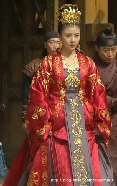 Korean Historical Fashion, Vietnam Costume, Empress Dress, Chinese Fancy Dress, Traditional Asian Dress, Ancient Dress, Ha Ji Won, Korean Traditional Dress, Chinese Traditional Clothing