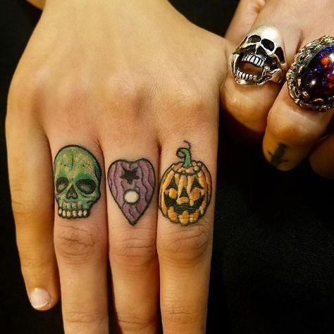 13 tiny Halloween tattoos that are way more edgy than scary Small Halloween Tattoos, Cute Halloween Tattoos, Pumpkin Tattoo, Knuckle Tattoos, Kunst Tattoos, Scary Tattoos, Spooky Tattoos, Halloween Tattoo, Horror Tattoo