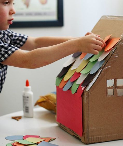 20 Simple Cardboard Box activities for kids! Perfect for all of those leftover boxes from the holidays. #3 will be a huge hit with your kids! Cardboard Box Houses, Box House, Cardboard House, Box Houses, Kraf Diy, Crafty Kids, Construction Paper, Childrens Crafts, Cardboard Crafts