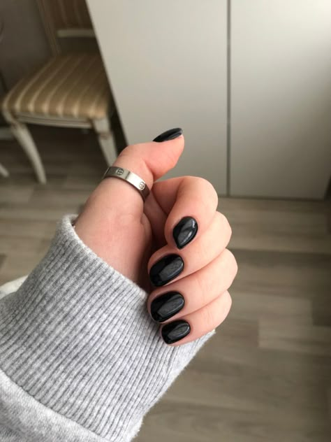 Short Round Black Nails, Black Nails Short, Unghie Nail Art, Mens Nails, Vintage Nails, Edgy Nails, Grunge Nails, Classy Acrylic Nails, Round Nails