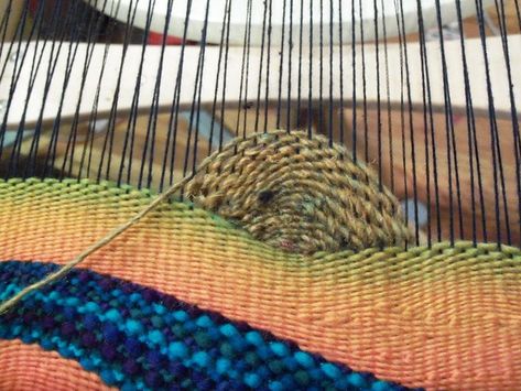 Tapestry Loom Weaving, Pin Weaving, Tapestry Loom, Saori Weaving, Weaving Machine, Weaving Loom Diy, Weaving Loom Projects, Weaving Wall Hanging, Rigid Heddle Weaving