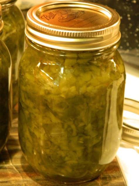 Green Pepper Relish Recipe, Banana Pepper Relish Recipe, Sweet Relish Recipe, Green Bell Pepper Recipes, Sweet Pepper Relish, Hot Pepper Relish, Sweet Banana Peppers, Canning Peppers, Green Pepper Recipes