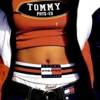 Tommy Hilfiger Aesthetic, Hilfiger Outfits, Everything Is Different, 90s Street Style, Tommy Hilfiger 90s, 90s Fashion Outfits Hip Hop Party, White Flag, 90s Fashion Outfits, Style Aesthetic