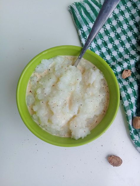 Ghanaian breakfast recipe: rice water is lighter version of rice pudding, eaten as breakfast in Ghana. #breakfast #rice #recipes #Africarecipes Ghanaian Breakfast, Breakfast Rice Recipes, Baking Soda Body Scrub, Rice Water Recipe, Breakfast Rice, Ghana Food, Ghanaian Food, Recipe Rice, Africa Food