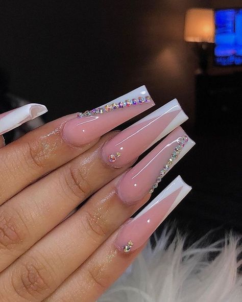 Nails Idea Medium, Nails With Rhinestones Medium, Acrylic Long Nails Designs, Baddie Nails With Rhinestones, Birthday Nails Rhinestones, Long Acrylic Designs, Pink Base Nails, Long Square Nails Designs, Nail Designs Baddie