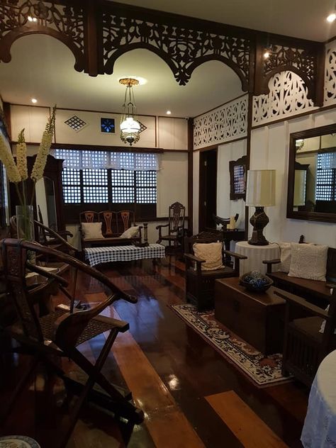 Filipino Style Living Room, Old Indian House Aesthetic, Filipino Style House, Filipino House Traditional, Filipino Living Room, Traditional Filipino House, Filipino Interior, Filipino Interior Design, Indonesian House