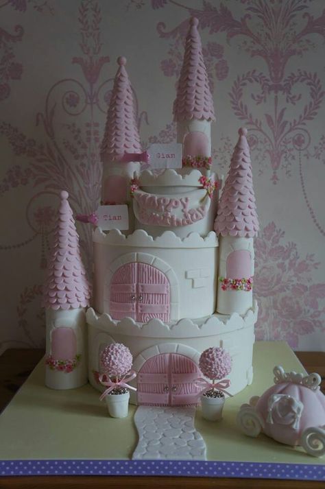 Castle cake Princess Castle Cakes, Fairy Castle Cake, Castle Birthday Cakes, Castle Cakes, Princess Castle Cake, Castle Birthday, Belle Cake, Princess Cakes, Princess Birthday Cake