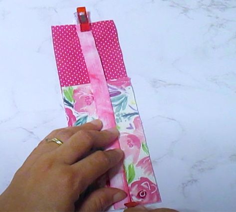 Sewing Project: DIY Notebook Pen Holder https://diyjoy.com/sewing-project-diy-notebook-pen-holder/ Planner Pen Holder Diy, Bible Pen Holder Diy, Diy Pen Holder For Planner, Pen Holder Bookmark Pattern, Notebook Pencil Holder Diy, Notebook Pen Holder Diy, Elastic Pen Holder Diy, Fabric Pen Holder Pattern, Pen Holder Bookmark Diy