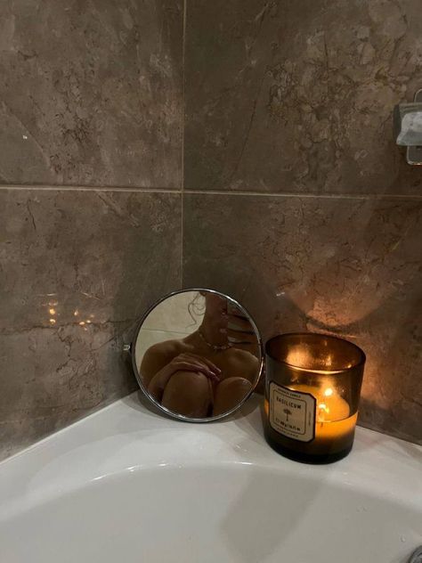 Bathtub Candles Aesthetic, Candle In Bathroom, Boudiour Poses, Mirror Aesthetic, Beauty Natural Products, Aesthetic Candles, Photography Posing Guide, Posing Guide, Mirror Pic