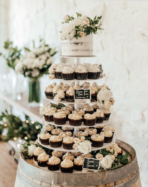 Sequin Wedding Cake, Sugar Flower Wedding Cake, Wedding Cake Peach, Wedding Cupcake Display, Hand Painted Wedding Cake, Watercolor Wedding Cake, Beach Theme Wedding Cakes, Gold Leaf Cakes, Cupcake Tower Wedding