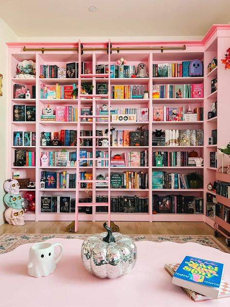 Girly Library, Plant Decor Wall, Diy Home Decor Wall Art, Book Corner Ideas Bedroom, Wall Shelves Ideas, Maximalist Room, Colorful Maximalist, Textile Decor, Cozy Gaming