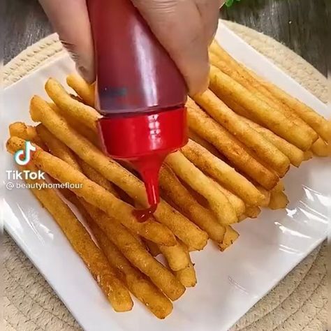 Fries At Home, Spicy Snacks Recipes, Vegetarian Fast Food, Tastemade Recipes, Vegetarian Snacks Recipes, Vegetarian Snacks, Indian Snack Recipes, Food Videos Desserts, Cooking Recipes Desserts