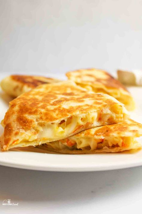 Leftover Macaroni, Cheese Quesadilla Recipe, Quesadilla Recipes Easy, Cheese Quesadillas, Boxed Mac And Cheese, Cheese Quesadilla, Vegan Mac And Cheese, Quesadilla Recipes, Cheese Tasting